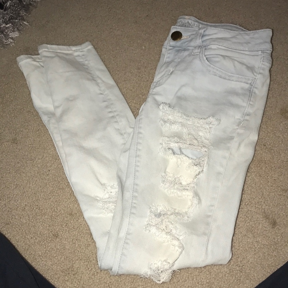 American Eagle ripped light wash jeans